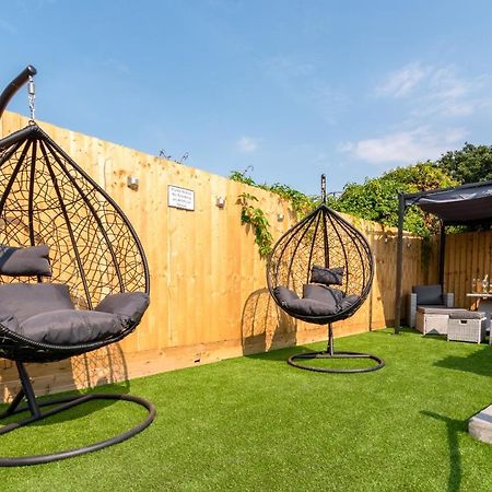 Exquisite Cardiff Apartments- With Garden Lounge & Games Room Luaran gambar