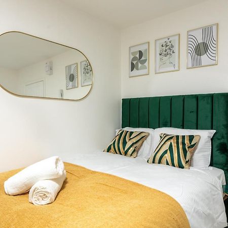 Exquisite Cardiff Apartments- With Garden Lounge & Games Room Luaran gambar