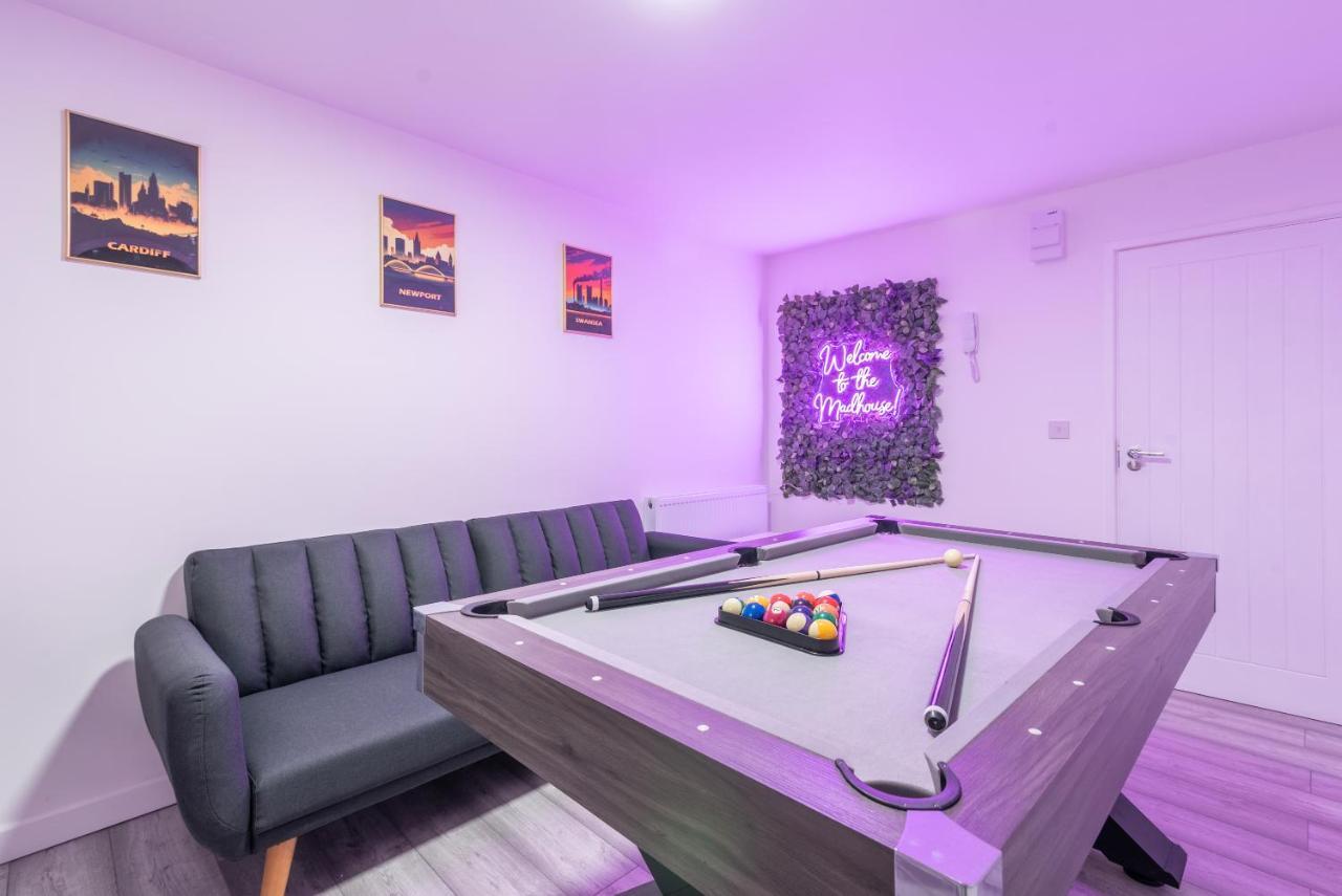 Exquisite Cardiff Apartments- With Garden Lounge & Games Room Luaran gambar