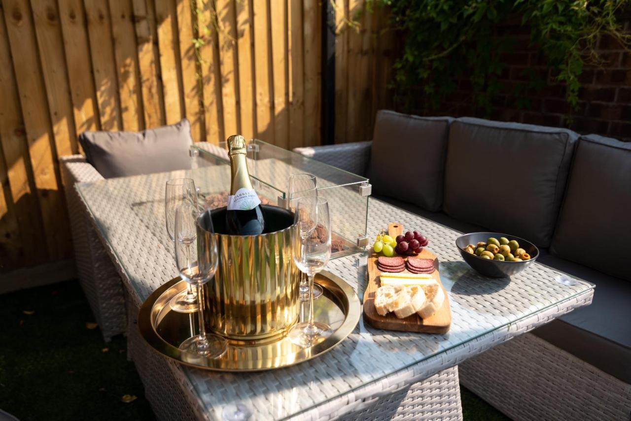Exquisite Cardiff Apartments- With Garden Lounge & Games Room Luaran gambar