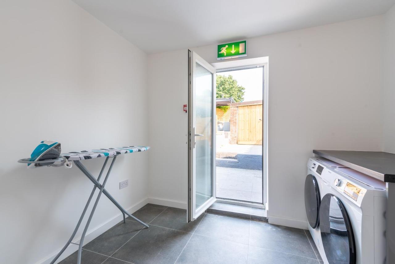 Exquisite Cardiff Apartments- With Garden Lounge & Games Room Luaran gambar