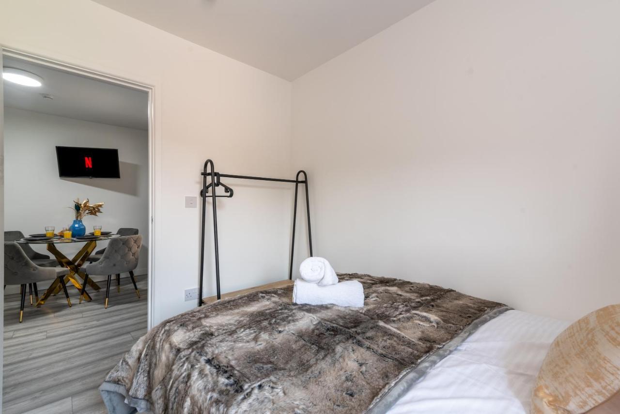 Exquisite Cardiff Apartments- With Garden Lounge & Games Room Luaran gambar
