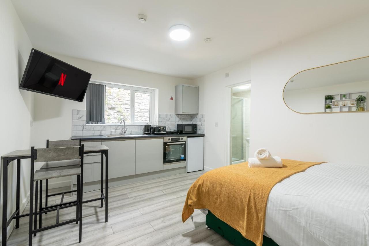 Exquisite Cardiff Apartments- With Garden Lounge & Games Room Luaran gambar