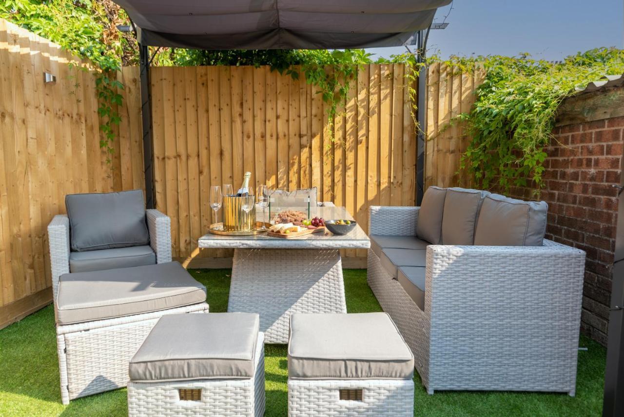 Exquisite Cardiff Apartments- With Garden Lounge & Games Room Luaran gambar