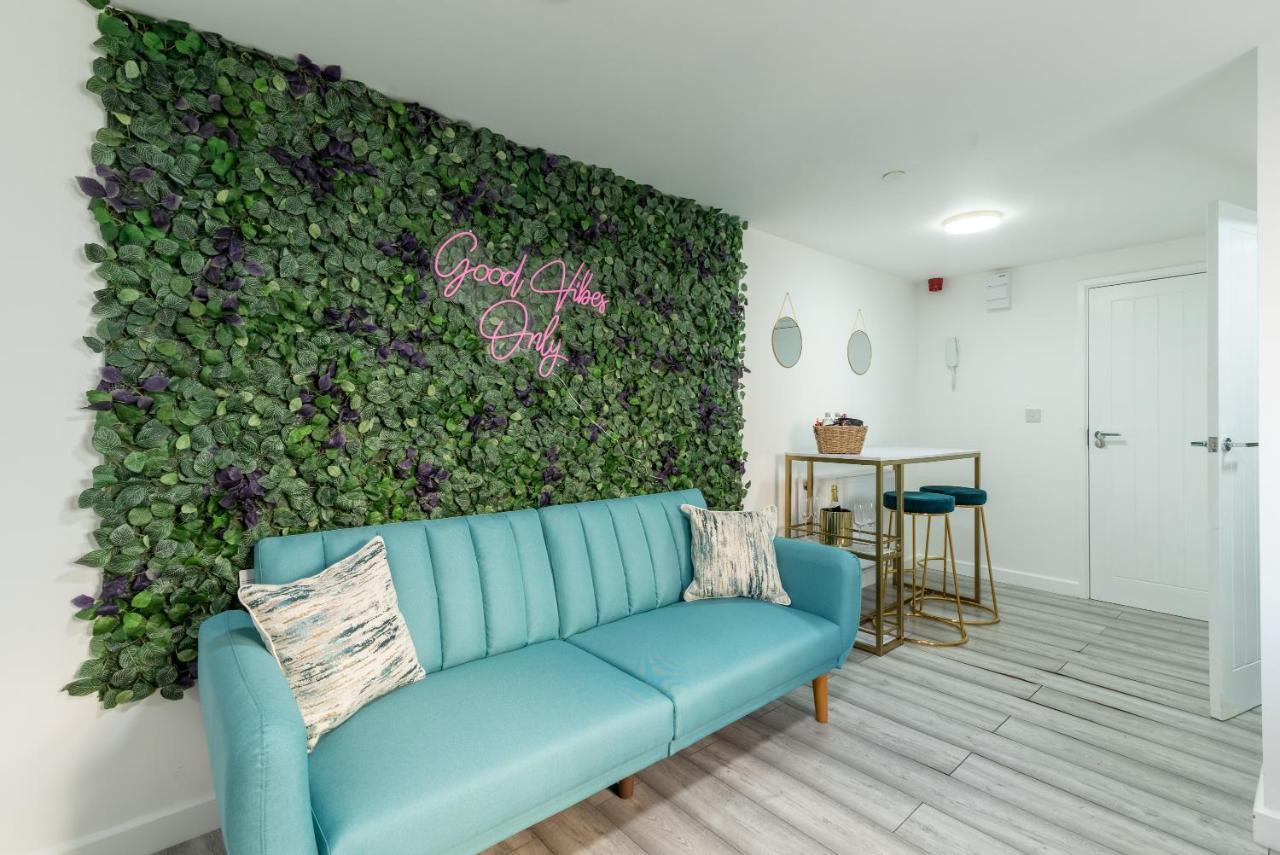 Exquisite Cardiff Apartments- With Garden Lounge & Games Room Luaran gambar