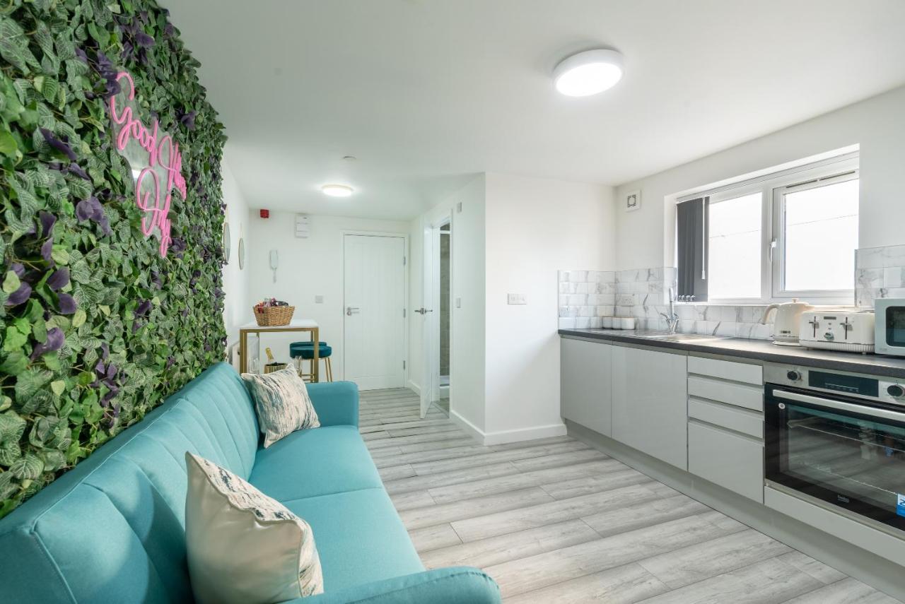 Exquisite Cardiff Apartments- With Garden Lounge & Games Room Luaran gambar