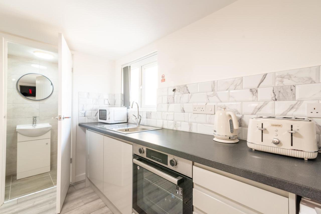 Exquisite Cardiff Apartments- With Garden Lounge & Games Room Luaran gambar